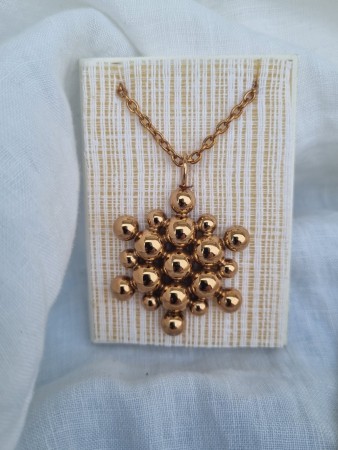 Bronse anheng, Design; Kalevi Sara of Finland